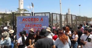 Carabineros reporta turba que quiso ingresar sin entrada a concierto de Bad Bunny
