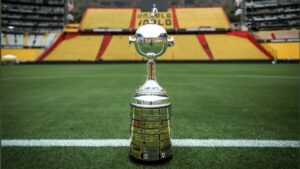 Flamengo de Arturo Vidal y Erick Pulgar buscará ganar la Copa LIbertadores ante Athletico Paranaense