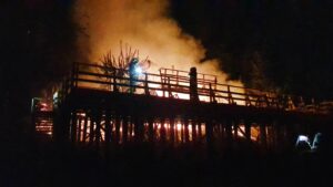 Incendio en cité de Santiago dejó una persona muerta y 7 casas destruidas