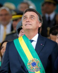 Bolsonaro rompe el silencio, no reconoce derrota pero afirma que respetará la Constitución