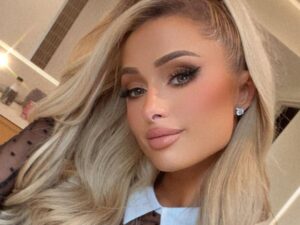 Paris Hilton ya se encuentra en Chile y confirmó que apoyará a la Teletón