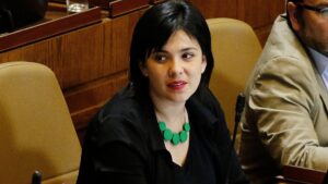 Karol Cariola insistió en veto al PC: acusó ataques misóginos, anticomunismo y violencia política