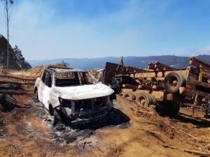 Encapuchados quemaron seis vehículos en nuevo ataque incendiario en La Araucanía