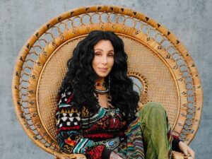 Cher confirma que está saliendo con 