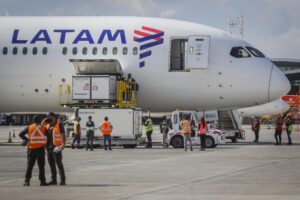 Sindicato de pilotos de Latam amenaza con inminente paralización tras no llegar a acuerdo
