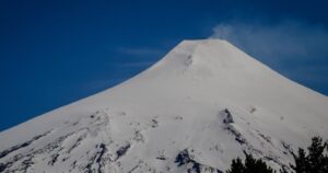 Onemi decreta Alerta Amarilla en La Araucanía y Los Ríos por actividad del volcán Villarrica