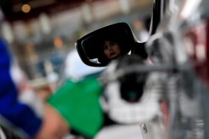 Nuevamente sobre los $10: todas las bencinas y el diésel suben desde este jueves