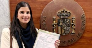 España: chilena es la primera nacionalizada por nueva Ley de Memoria Democrática