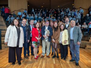Docente de Puerto Montt fue reconocido como el mejor profesor técnico profesional de Chile