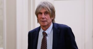 TDLC aprueba acuerdo FNE-Hernán Büchi por interlocking: pagará $180 millones para cerrar el caso