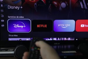 Disney anuncia una ola de despidos y reducción de gastos: 