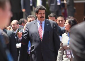 Maduro arremete contra sectores de izquierda que lo tratan de 