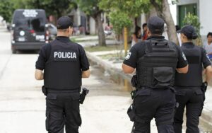 Insólito: asaltaron comisaría en Argentina, maniataron a policías y les robaron las armas