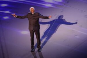 Qatar 2022 busca limpiar su imagen en ceremonia protagonizada por Morgan Freeman