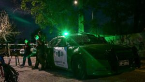 Mujer sufre intento de robo en Renca y delincuentes terminan chocando al huir de Carabineros