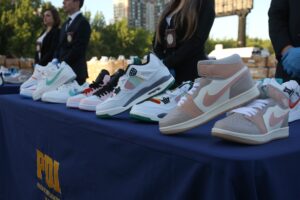 Incautación de 32 mil zapatillas falsas es avaluada en $3.700 millones