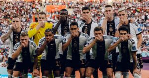 Jugadores de Alemania se taparon la boca en protesta por polémica del brazalete en Qatar