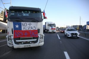 Alcalde de Monte Patria acusó que camioneros impidieron el paso de viviendas de emergencia