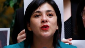 Karol Cariola responde a Pamela Jiles por sexto retiro: 