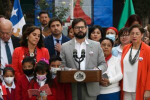 Boric endurece su tono contra camioneros en paro: 