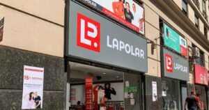 Fiscalía de Pudahuel está a cargo de denuncia de venta de ropa falsificada en La Polar