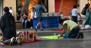 Carabineros detiene a madre de menores armados con cuchillos en Paseo Ahumada