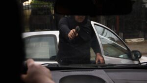 VIDEO - Carabinero frustró a balazos portonazo a su vecino en Quilicura