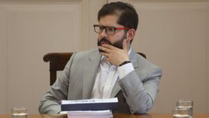 Encuesta Criteria: aprobación de Gabriel Boric alcanza nuevo mínimo y llega al 30%