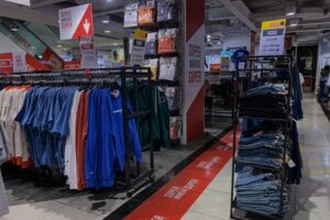 Más ropa dudosa en la mira: Aduanas se querella contra La Polar por supuestos delitos de contrabando
