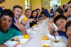 Ministerio de Agricultura y Junaeb concretan alianza para política de alimentación escolar