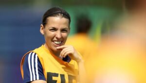 Histórico: Stéphanie Frappart es la primera mujer que arbitra en un Mundial masculino