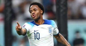 Jugador de Inglaterra debió dejar el Mundial de Qatar por violento asalto que sufrió su familia