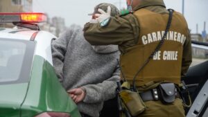 Hombre asesinó a golpes a su madre de 70 años en Isla de Maipo