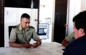 Carabinero que disparó a sujeto que lo amenazó con un bloque de cemento fue sobreseído