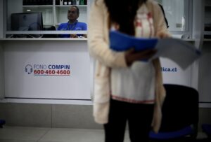 Cárcel, multas y devolución de dineros: lo que arriesgan los compradores de licencias médicas falsas