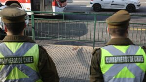 En riesgo vital: hombre fue apuñalado en plena Alameda en Estación Central