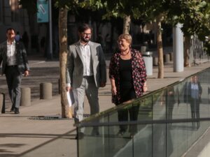 Bachelet se reúne con Boric y llama a los acuerdos: 