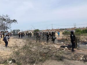 Gobierno de Perú declara estado de emergencia por 30 días en medio de violentas protestas