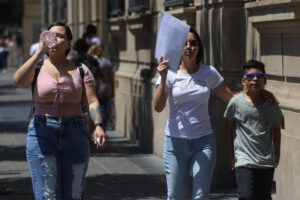 Decretan alerta roja en la Región Metropolitana debido a las altas temperaturas