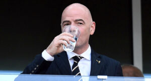 Gianni Infantino celebra el 