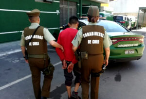 Sujeto acusado por Bomberos de iniciar incendio forestal intentó fugarse pero fue detenido