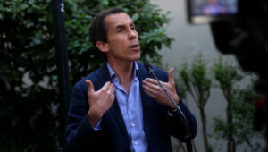 Felipe Alessandri propone cerrar el Instituto Nacional por dos años para 