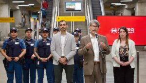 Metro, Delegación Presidencial y Subsecretaría de la Salud lanzan campaña contra comercio ilegal