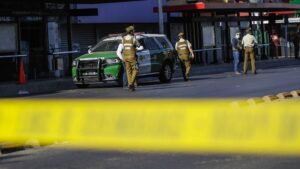 Investigan la muerte de una persona que fue encontrada en un auto en Estación Central