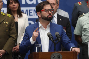 Boric acusa al Senado de 