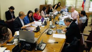 La Moneda abre la puerta a que reajuste del 12% llegue a todos los trabajadores del sector público