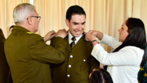 Carabineros inviste a diez suboficiales como nuevos tenientes del Escalafón de Justicia
