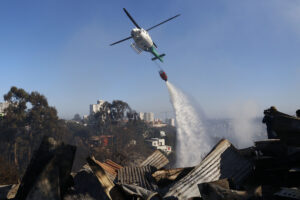Municipalidad de Viña del Mar estima entre 200 y 800 casas afectadas por el incendio