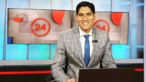 Periodista de TVN explica frase con micrófono abierto: 