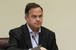Walker cuestiona al Gobierno por enviar al Senado candidatos a fiscal nacional 